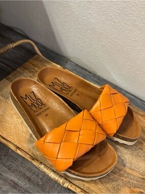 Miz Mooz Leather Woven Slide Sandals - Pluck Sz 38EU / 7.5-8US in Fuschia